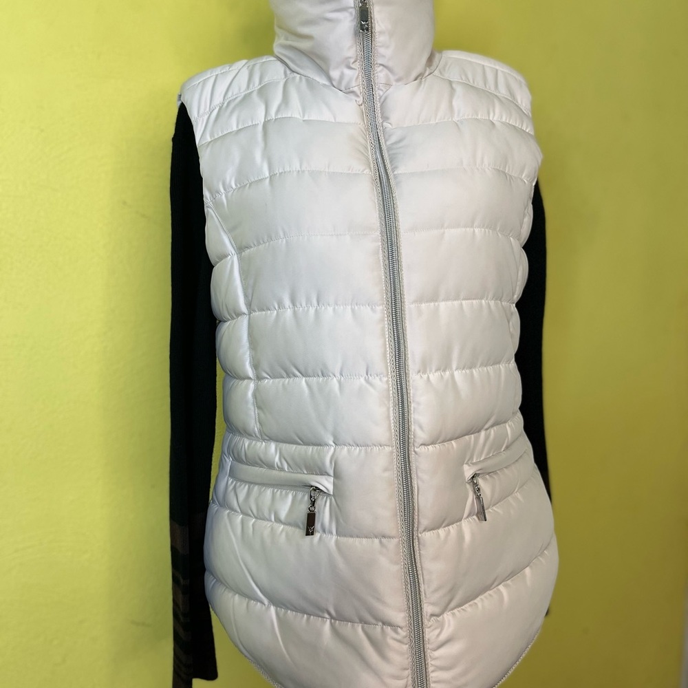 Brand New Woman’s Monari Vest in Cream!!